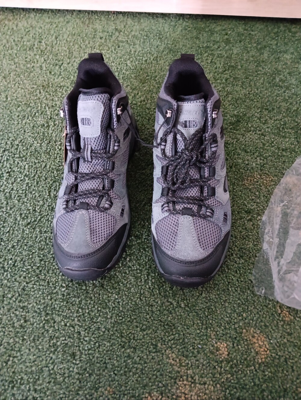 Hi Tek Mens Hiking Shoes. Size 9.5